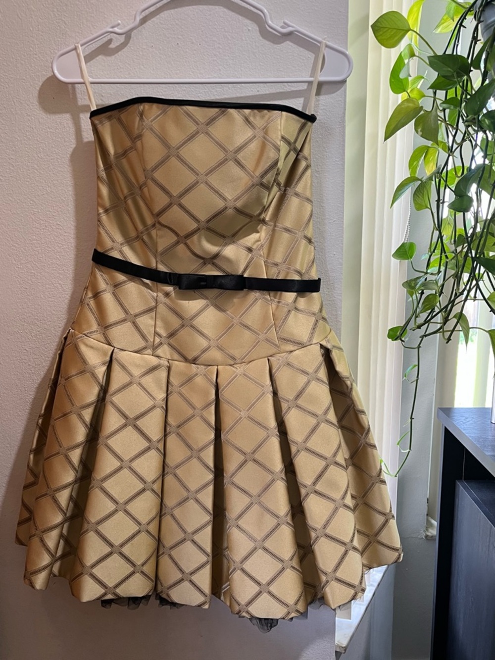 Jessica McClintock Strapless Gold Party Dress – Fit & Flare with Black Belt